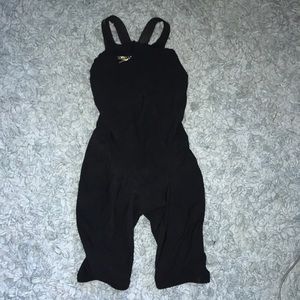 SPEEDO size 23 closed back elite knee skin